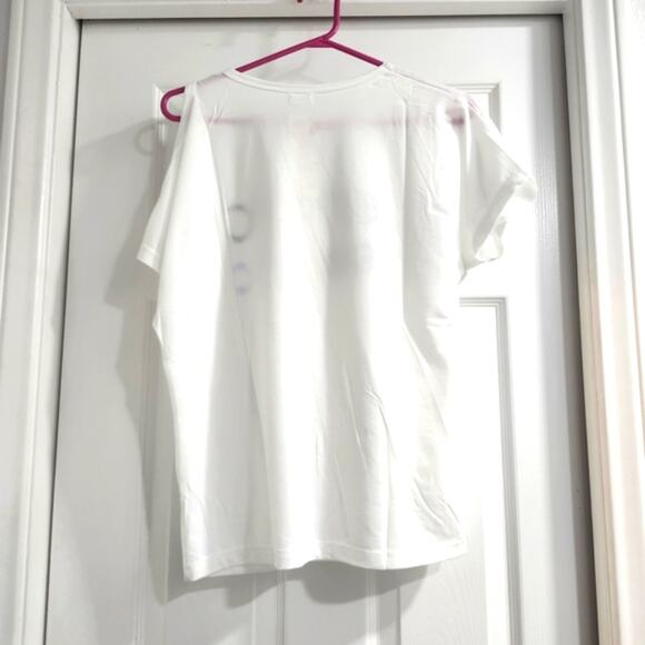 ❤️NWT❤️ Women's White Tee with Colorful Print - Picture 7 of 8